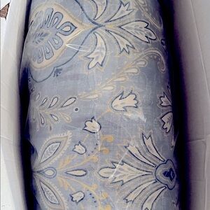 Elegant Floral Blue and Cream Quilt